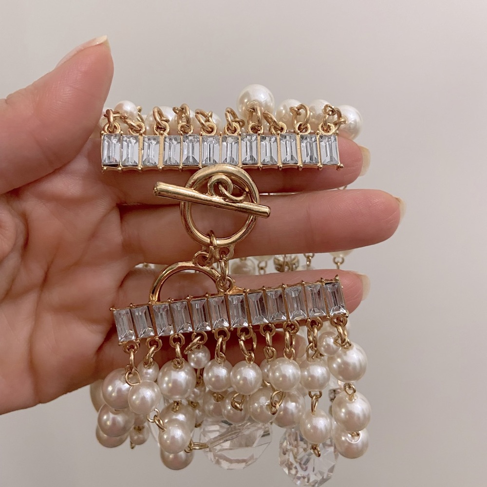 Women faux pearl bracelet